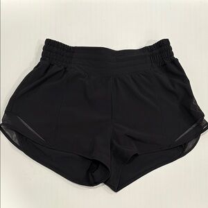 Lululemon Hotty Hot 2.5” Shorts black
